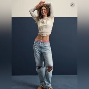 American Eagle Strigid Low-Rise Ex-Boyfriend 12 short light wash